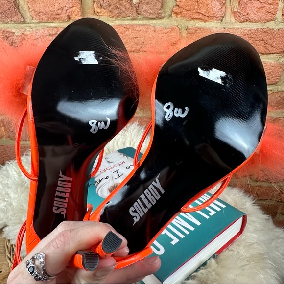🧡 Orange fluffy feather stiletto sandals by soleboy - Picture 4 of 4